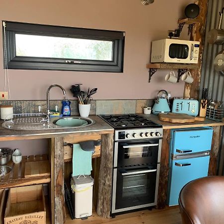 Byre Cottages&Lakeside caravan Cardigan Eksteriør bilde