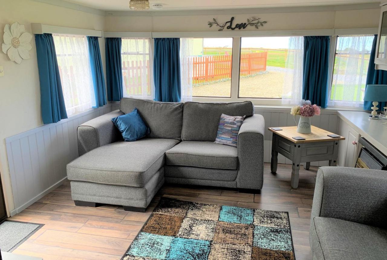 Byre Cottages&Lakeside caravan Cardigan Eksteriør bilde