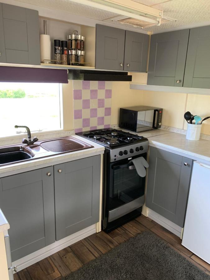 Byre Cottages&Lakeside caravan Cardigan Eksteriør bilde