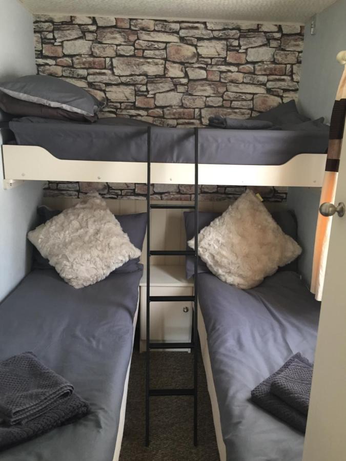 Byre Cottages&Lakeside caravan Cardigan Eksteriør bilde