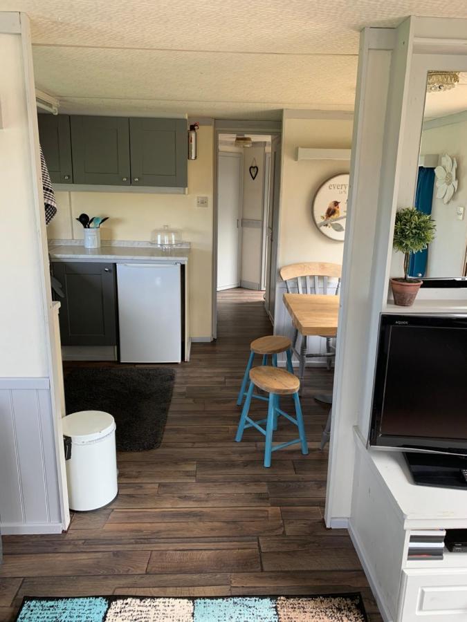 Byre Cottages&Lakeside caravan Cardigan Eksteriør bilde