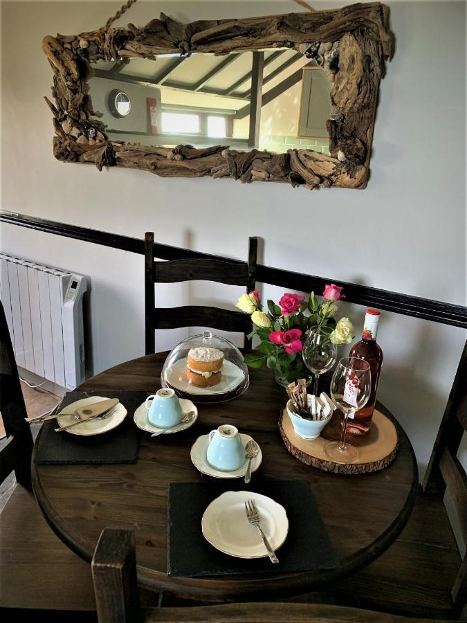 Byre Cottages&Lakeside caravan Cardigan Eksteriør bilde