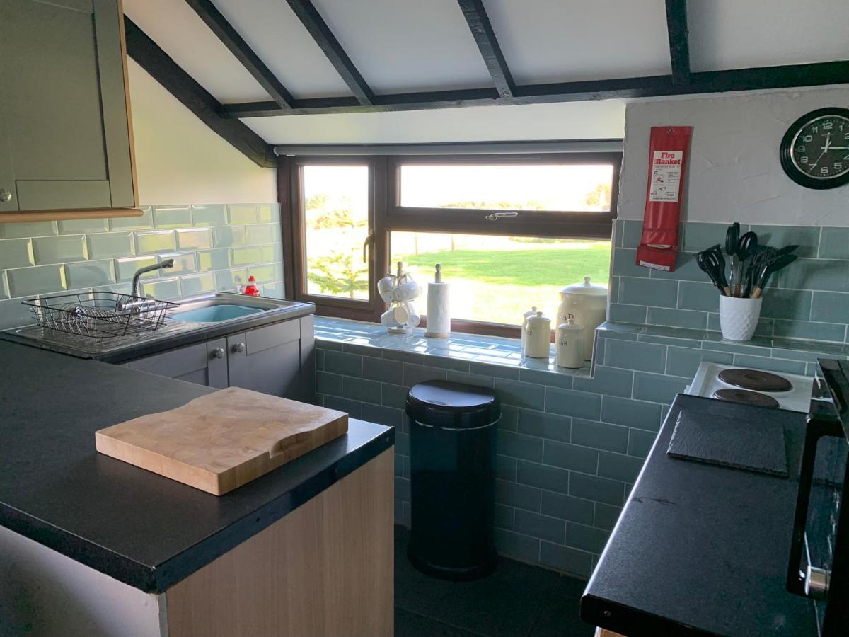 Byre Cottages&Lakeside caravan Cardigan Eksteriør bilde