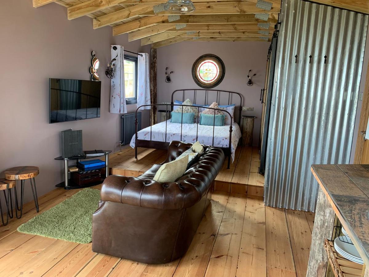 Byre Cottages&Lakeside caravan Cardigan Eksteriør bilde